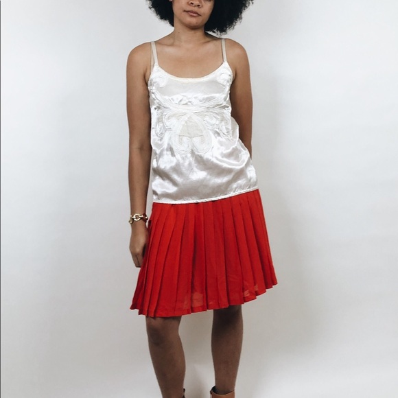 Red Escada pleated wool skirt - Picture 5 of 9